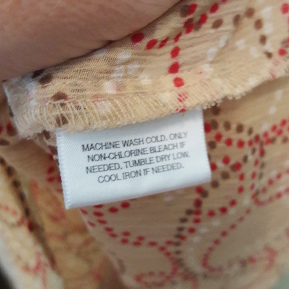 Woman's patterned blouse - Picture 6 of 6